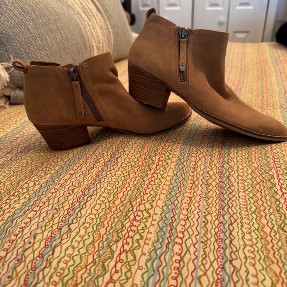 Dolce Vita Tan Suede Ankle Booties with Double Zippers NWT Size 10 - Picture 9 of 11